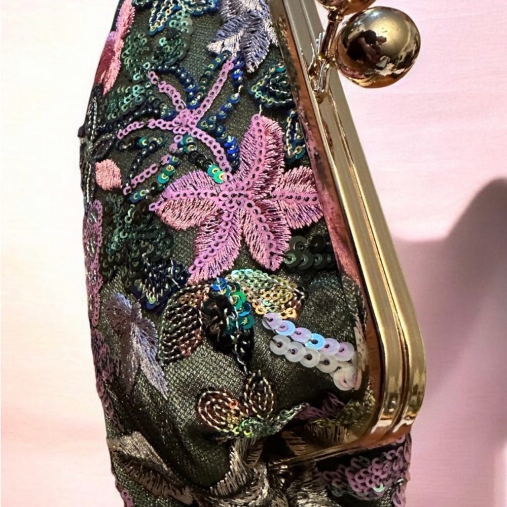 New Elegant Floral Embroidered Clutch or Shoulder Bag Glamorous Sequined - Picture 2 of 7